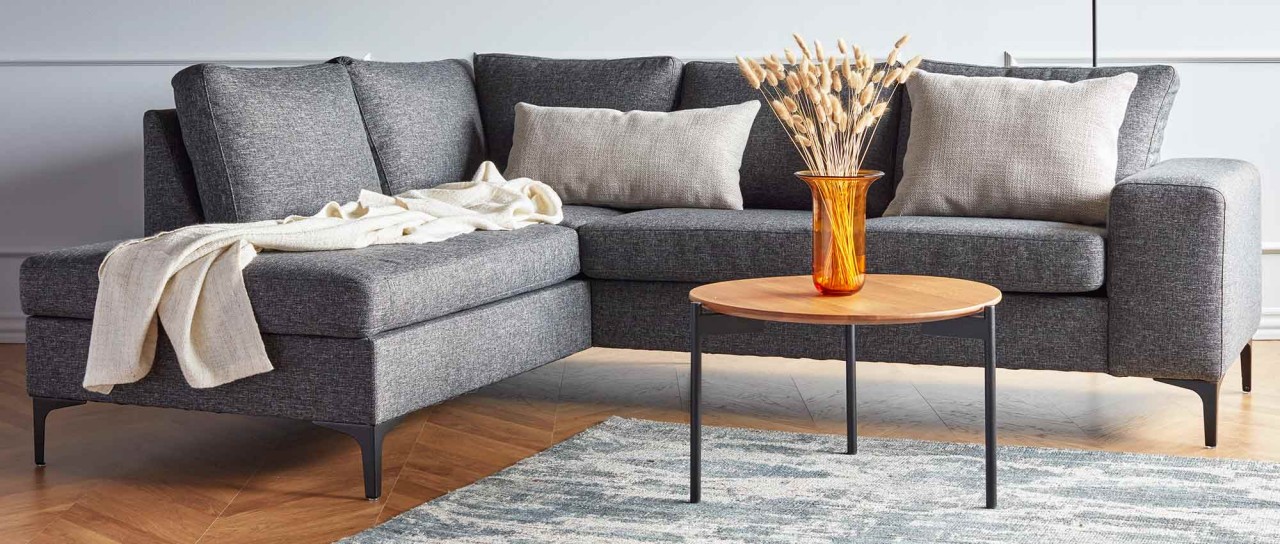 TRELLEBORG Sofa mit Eckanbau, Polsterarmlehnen und Metallfüßen