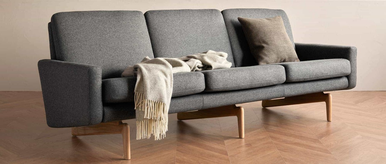 KOPENHAGEN 3-Sitzer Designer Sofa mit Polsterarmlehnen und Holzfüßen