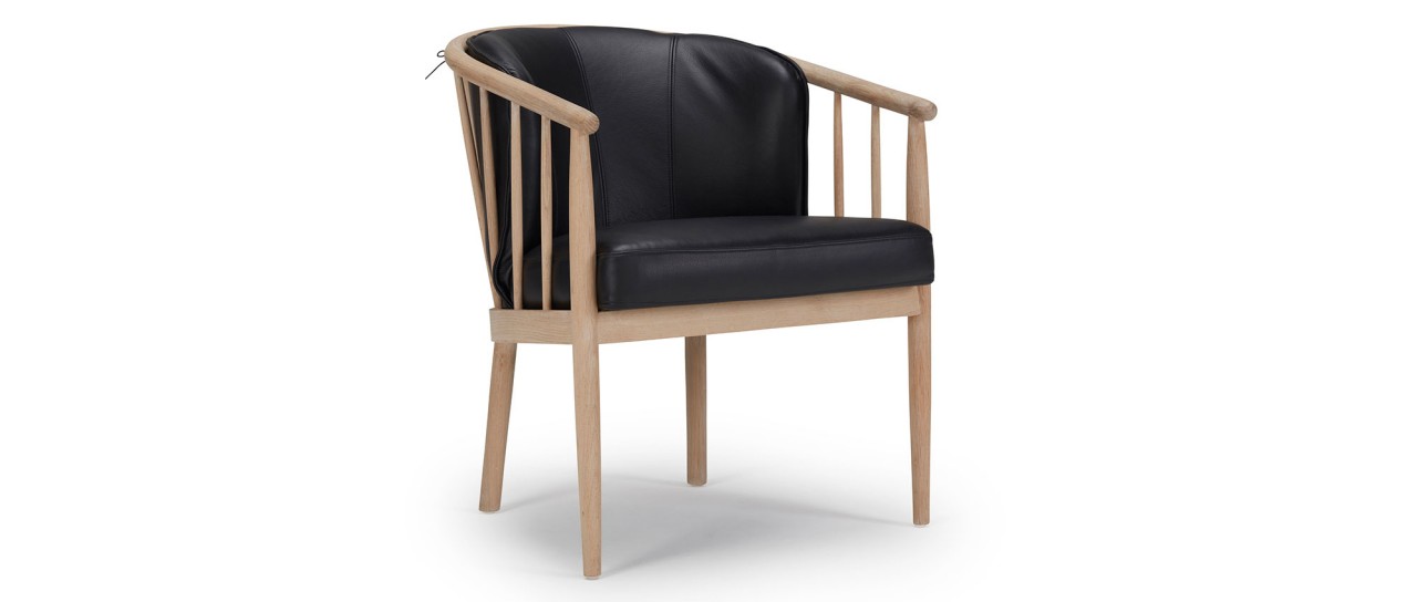 ESBERG Designer Stuhl mit Holzarmlehnen und Sitzpolsterung
