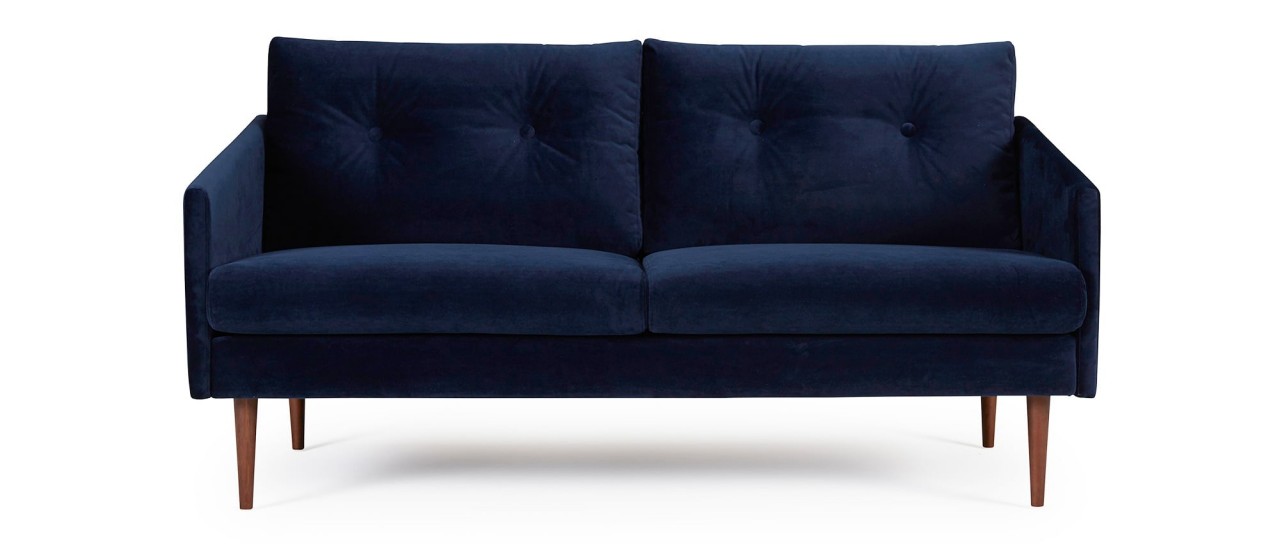 KARLSTAD 2,5-Sitzer Designer Sofa mit Polsterarmlehnen und versteppten Rückenkissen