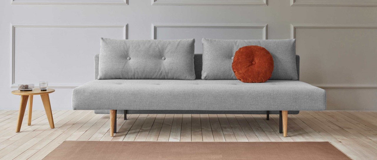 RECAST PLUS Schlafsofa von Innovation mit hellen Styletto Holzfüßen