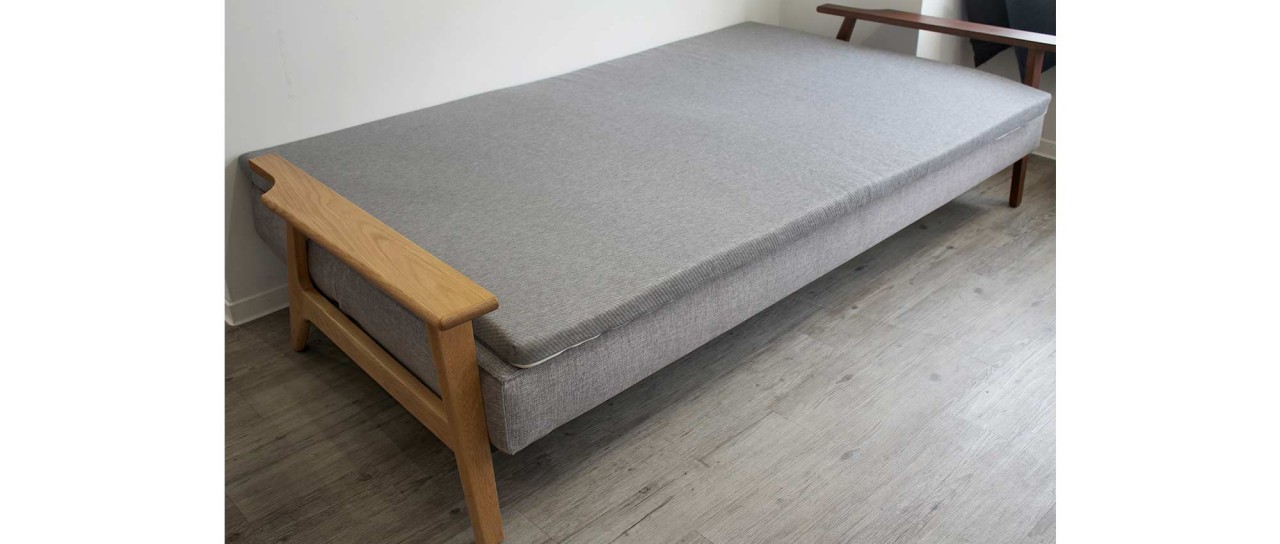 SPLITBACK Schlafsofa mit Armlehnen von Innovation