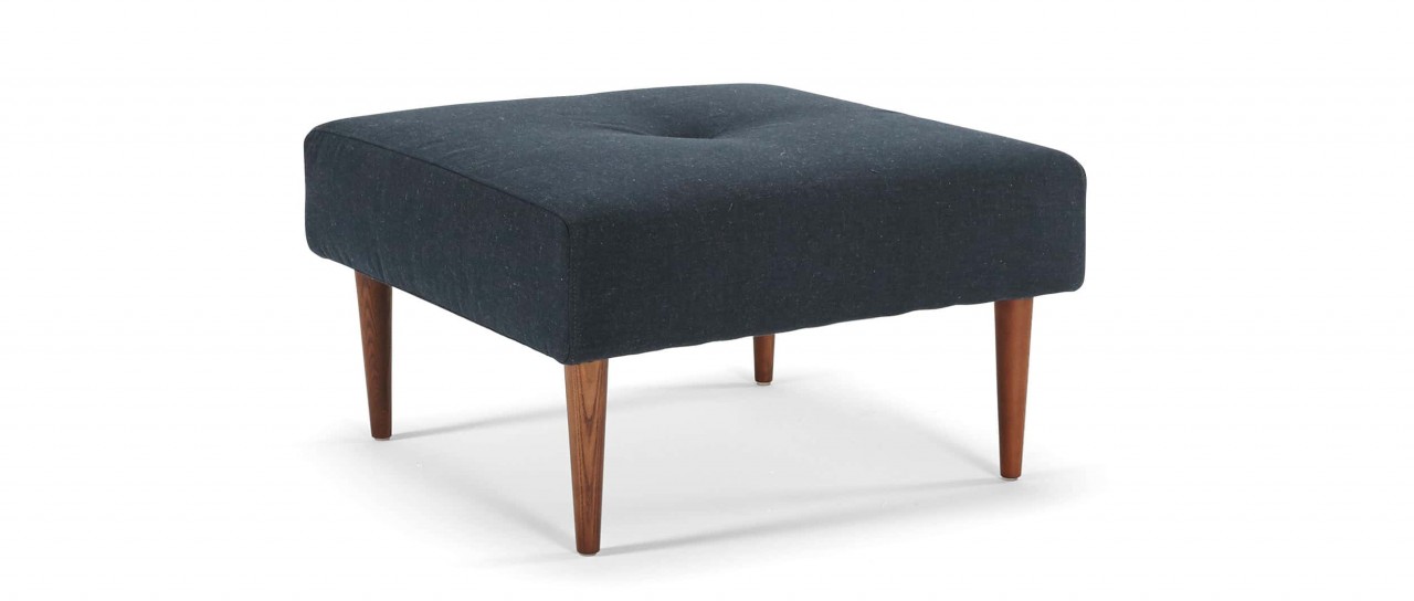 RECAST Hocker von Innovation mit hellen Styletto Holzfüßen