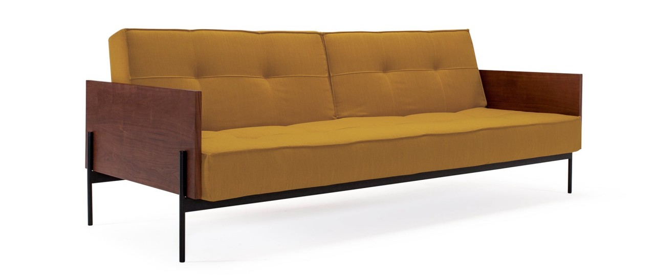 SPLITBACK Schlafsofa mit Frej und Lauge Holzarmlehnen von Innovation